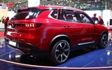 [ẢNH] SUV Lux SA2.0 của VinFast giá từ 1,136 tỷ đồng, liệu có đáng mua?