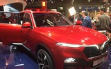 [ẢNH] SUV Lux SA2.0 của VinFast giá từ 1,136 tỷ đồng, liệu có đáng mua?