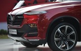 [ẢNH] SUV Lux SA2.0 của VinFast giá từ 1,136 tỷ đồng, liệu có đáng mua?