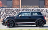 [ẢNH] Xe Mini phiên bản John Cooper Works Knights có gì khiến khách hàng chờ đợi