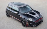 [ẢNH] Xe Mini phiên bản John Cooper Works Knights có gì khiến khách hàng chờ đợi