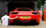 [ẢNH] Kiện đòi bồi thường 19.500 USD vì làm móp Ferrari 458 khi đậu xe