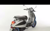 [ẢNH] Xe máy điện Vespa Elettrica về Việt Nam đắt ngang môtô