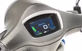 [ẢNH] Xe máy điện Vespa Elettrica về Việt Nam đắt ngang môtô