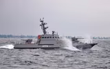 [ẢNH] Chiến hạm Nga, Ukraine đối đầu tại Crimea, súng đã nổ, nguy cơ chiến tranh