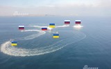 [ẢNH] Chiến đấu cơ Nga bay rợp sau khi tàu chiến nước này bắn vào chiến hạm Ukraine