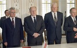 [ẢNH] Từ anh em trở thành địch thủ không đội trời chung, điều gì đang xảy ra với Nga và Ukraine?