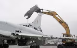 [ẢNH] Căng thẳng với Nga, Ukraine ngửa mặt than trời, giá như đừng phá hủy phi đội 
