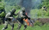 [ẢNH] Ukraine sắp sửa tung đấm thép vào dân quân miền Đông, Nga sẽ ngồi im?