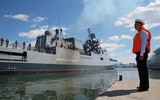[ẢNH] Nga điều chiến hạm mang tên lửa Kalibr tới Biển Azov, Ukraine lo lắng ra mặt