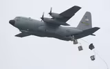 [ẢNH] Việt Nam dùng phi đội C-130 Mỹ để vận tải và ném bom vào đầu Khmer Đỏ
