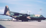 [ẢNH] Việt Nam dùng phi đội C-130 Mỹ để vận tải và ném bom vào đầu Khmer Đỏ