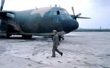 [ẢNH] Việt Nam dùng phi đội C-130 Mỹ để vận tải và ném bom vào đầu Khmer Đỏ