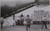 [ẢNH] Việt Nam dùng phi đội C-130 Mỹ để vận tải và ném bom vào đầu Khmer Đỏ