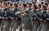 [ẢNH] Bất ngờ khi AK huyền thoại đang bị TAR-21 dần thay thế tại Ukraine