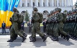 [ẢNH] Bất ngờ khi AK huyền thoại đang bị TAR-21 dần thay thế tại Ukraine