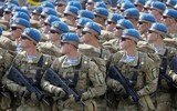 [ẢNH] Bất ngờ khi AK huyền thoại đang bị TAR-21 dần thay thế tại Ukraine