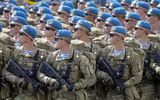 [ẢNH] Bất ngờ khi AK huyền thoại đang bị TAR-21 dần thay thế tại Ukraine