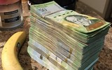 [ẢNH] Hàng chục xấp tiền chỉ đủ để mua cuộn giấy vệ sinh, bức tranh bi đát về Venezuela