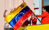 [ẢNH] Hàng chục xấp tiền chỉ đủ để mua cuộn giấy vệ sinh, bức tranh bi đát về Venezuela