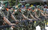 [ẢNH] Đại tá quân đội Venezuela quay sang ủng hộ phe đối lập