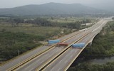 [ẢNH] Đại tá quân đội Venezuela quay sang ủng hộ phe đối lập