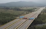 [ẢNH] Đại tá quân đội Venezuela quay sang ủng hộ phe đối lập
