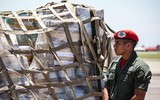 [ẢNH] Ông Guaido cảnh báo quân đội Venezuela chặn hàng cứu trợ là tội ác chống lại loài người