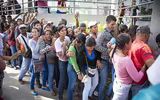 [ẢNH] Ông Guaido cảnh báo quân đội Venezuela chặn hàng cứu trợ là tội ác chống lại loài người