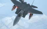 [ẢNH] Chiến thần F-15 Mỹ vừa bất ngờ trút mưa tên lửa xuống biển, vì sao?