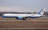 [ẢNH] Lý do chuyên cơ Air Force Two Mỹ đậu tại Đà Nẵng khi Tổng thống Trump đến Hà Nội