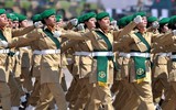 [ẢNH] Vẻ đẹp cuốn hút như thiên thần của nữ binh sĩ Pakistan
