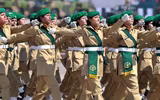[ẢNH] Vẻ đẹp cuốn hút như thiên thần của nữ binh sĩ Pakistan