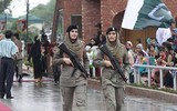 [ẢNH] Vẻ đẹp cuốn hút như thiên thần của nữ binh sĩ Pakistan