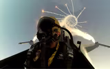 [ẢNH] F-16D Pakistan bị MiG-21 bắn hạ, phi công nhảy dù nhưng bị dân đánh chết vì nhầm?