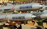 [ẢNH] Sát thủ diệt hạm Brahmos Ấn Độ dễ dàng áp chế tàu chiến Pakistan?