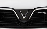 [ẢNH] Lux SA2.0, chiếc ôtô đầu tiên của VinFast lăn bánh tại Việt Nam