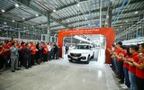 [ẢNH] Lux SA2.0, chiếc ôtô đầu tiên của VinFast lăn bánh tại Việt Nam