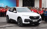 [ẢNH] Lux SA2.0, chiếc ôtô đầu tiên của VinFast lăn bánh tại Việt Nam
