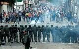 [ẢNH] Tổng thống Venezuela cảm ơn quân đội vì giúp ngăn chặn 'đảo chính'