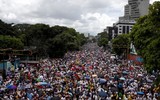 [ẢNH] Tổng thống Venezuela cảm ơn quân đội vì giúp ngăn chặn 'đảo chính'
