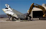 [ẢNH] Mỹ cho cần cẩu nghiền nát 'chim ưng đêm tàng hình' F-117