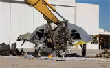 [ẢNH] Mỹ cho cần cẩu nghiền nát 'chim ưng đêm tàng hình' F-117