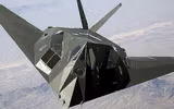 [ẢNH] Mỹ cho cần cẩu nghiền nát 'chim ưng đêm tàng hình' F-117