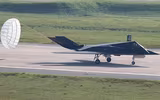 [ẢNH] Mỹ cho cần cẩu nghiền nát 'chim ưng đêm tàng hình' F-117