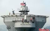 [ẢNH] Soái hạm Mỹ chạm trán tàu Trung Quốc khi đi qua Biển Đông