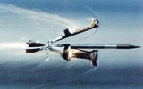 [ẢNH] Phát bắn từ xe tăng T-90M chọc thủng T-64, lời cảnh báo Nga dành cho Ukraine?