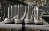 [ẢNH] Phát bắn từ xe tăng T-90M chọc thủng T-64, lời cảnh báo Nga dành cho Ukraine?