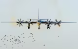 [ẢNH] B-52 Mỹ tới Châu Âu, Nga điều máy bay săn ngầm cực mạnh Tu-142 lên thám sát