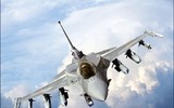 [ẢNH] Sốc khi tiêm kích F-16 tự bắn trúng mình ngay trên không